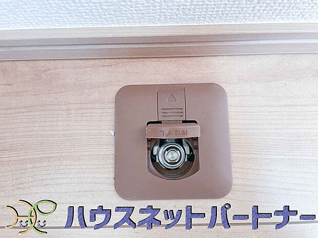 リビングに設置したガス栓。暖房器具や鍋パーティーに活躍します。  