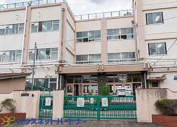 周辺環境-小学校(640m)六木小学校