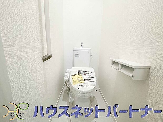 いつまでも清潔な空間であって頂けますように、目に留まるだけではなく、汚れをふき取り易いフロアと壁紙をチョイス致しました。