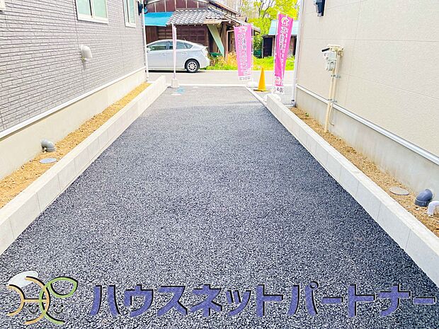 駐車場がある戸建を持つ最大のメリットは、駐車場代金を支払い続ける必要がないことです。賃貸住宅に住んでいる方が、戸建の購入を考えるきっかけに挙げることが多いようです。