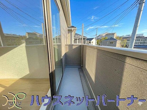 洗濯物を干したり、布団を干したり、ゴミを一時保管したり…