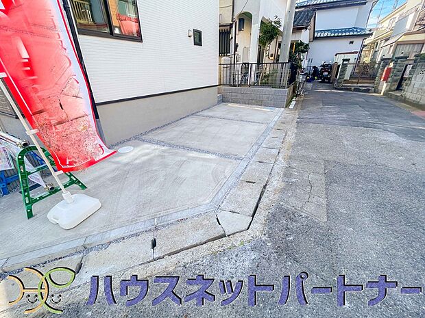 通勤や家族の送迎など、毎日の生活にマイカーが欠かせない方にとって駐車場は大事な条件。敷地内にカースペースがあれば、お出かけやお買い物の際の搬入出もらくらくです。