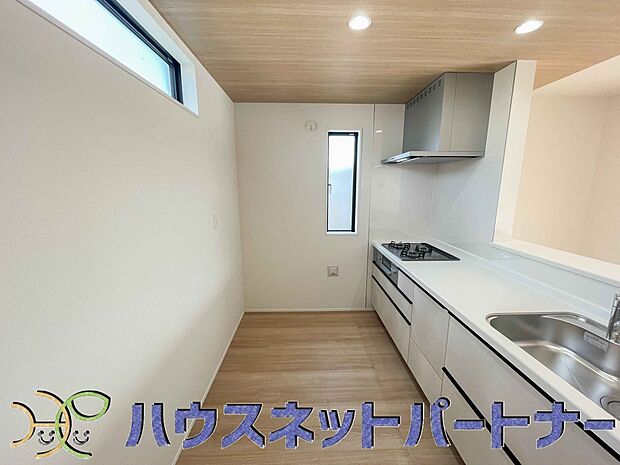 リビングダイニングに目が届くので、料理をしながら家族との会話もはずみそう。