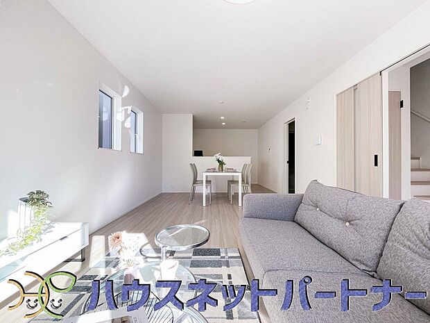 陽だまりのある光彩豊かなリビングは、何よりも快適で心休まる時間を過ごせます。