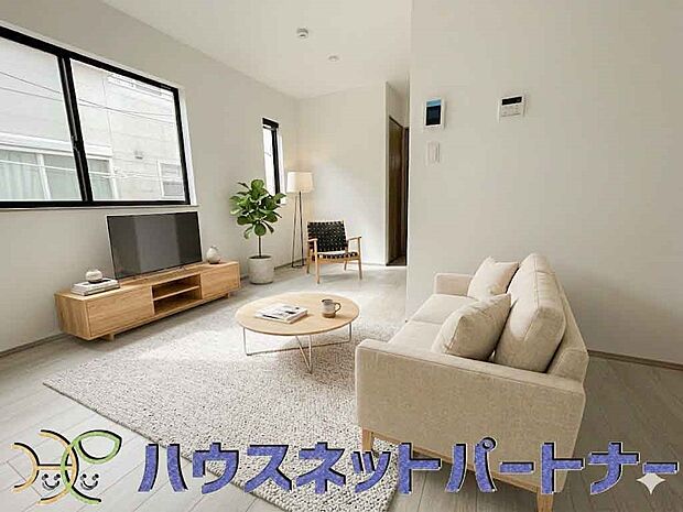 通風・採光に優れ、心地よい光と風が溢れています。 贅沢で豊かな居住性と、プライドを満たすクオリティが見事に調和した住空間。新築ならではの快適なひとときをご体感頂ける筈です。