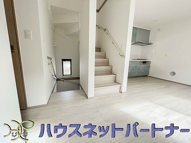 明るく開放的なダイニング。家族とのコミュニケーションが取りやすく、みんなの笑顔が溢れます