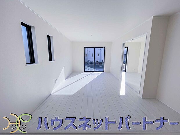 陽だまりのある光彩豊かなリビングは、何よりも快適で心休まる時間を過ごせます。