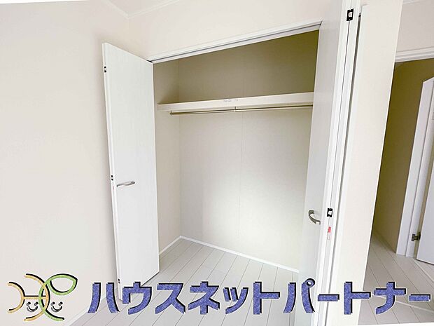 各部屋を最大限に広く使って頂ける様、全居住スペースに収納付。プライベートルームはゆったりと快適に。
