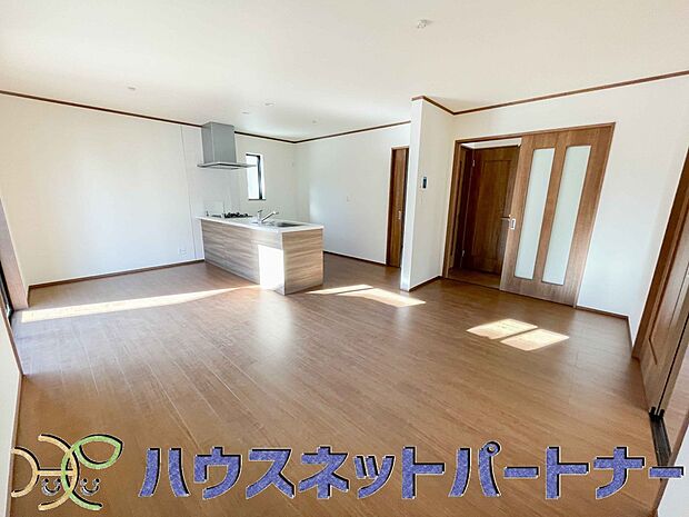 陽だまりのある光彩豊かなリビングは、何よりも快適で心休まる時間を過ごせます。