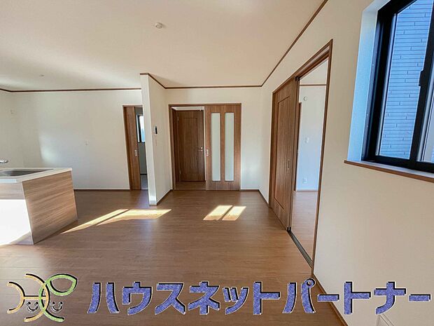 明るく開放的なダイニング。家族とのコミュニケーションが取りやすく、みんなの笑顔が溢れます