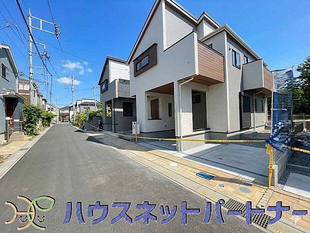 前面道路でお車を駐車するのも楽々。