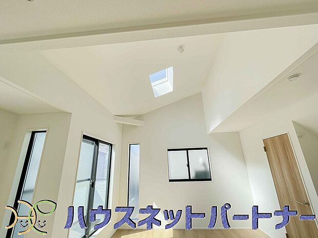 陽だまりのある光彩豊かなリビングは、何よりも快適で心休まる時間を過ごせます。