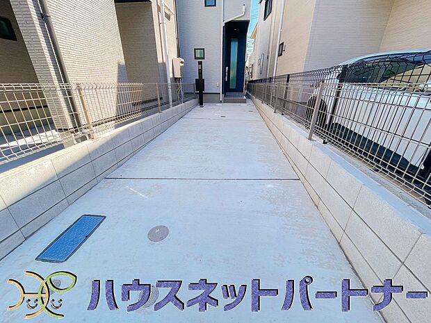 通勤や家族の送迎など、毎日の生活にマイカーが欠かせない方にとって駐車場は大事な条件。敷地内にカースペースがあれば、お出かけやお買い物の際の搬入出もらくらくです。