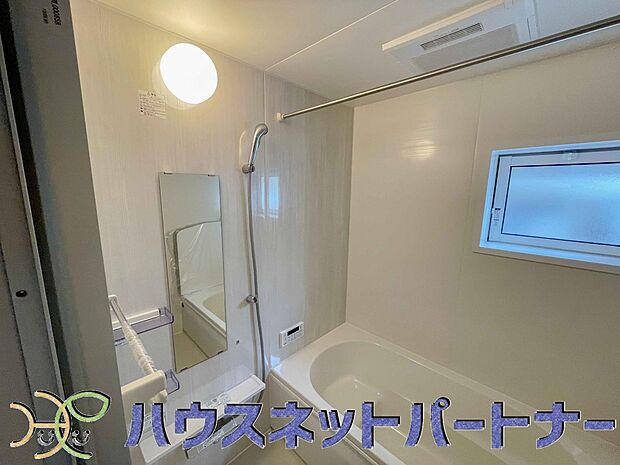 清潔を基調とした浴室は家族と一緒にお風呂に入れる広さです。楽しく癒しの一時を・・。