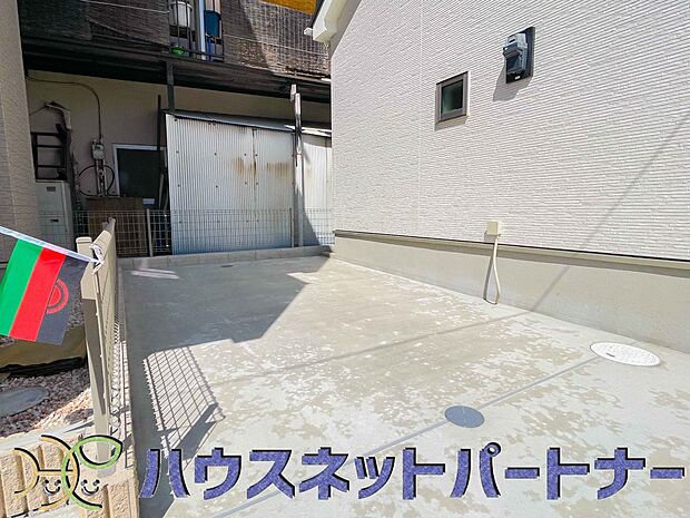 駐車場がある戸建を持つ最大のメリットは、駐車場代金を支払い続ける必要がないことです。賃貸住宅に住んでいる方が、戸建の購入を考えるきっかけに挙げることが多いようです。