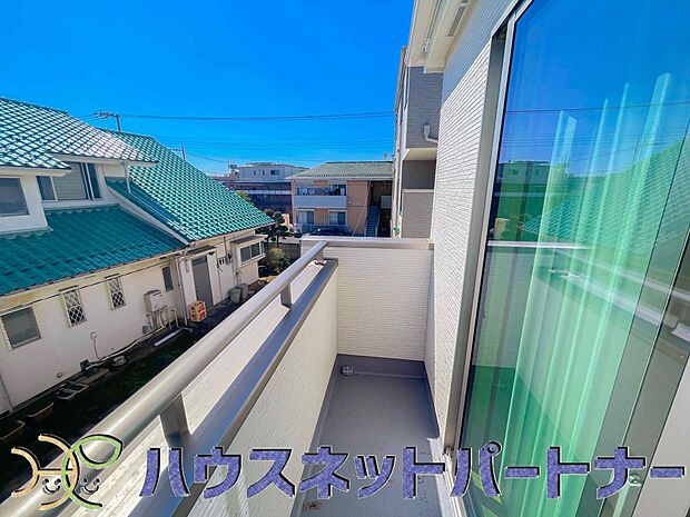 周辺は高い建物が無く、解放感が感じられます。