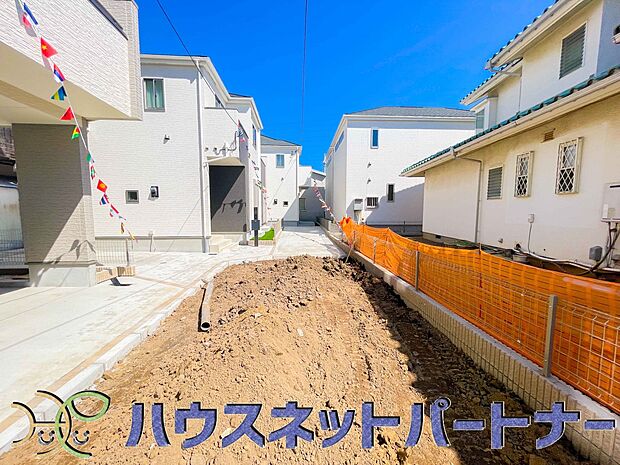 前面道路の日当たりの良い明るいお家。