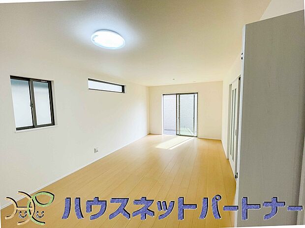 陽だまりのある光彩豊かなリビングは、何よりも快適で心休まる時間を過ごせます。