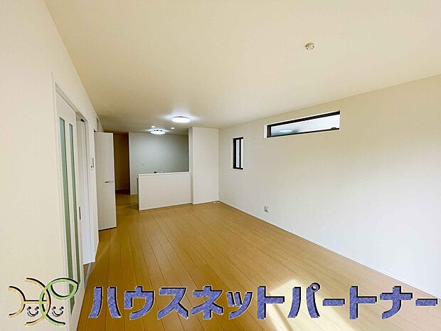 明るく開放的なダイニング。家族とのコミュニケーションが取りやすく、みんなの笑顔が溢れます。