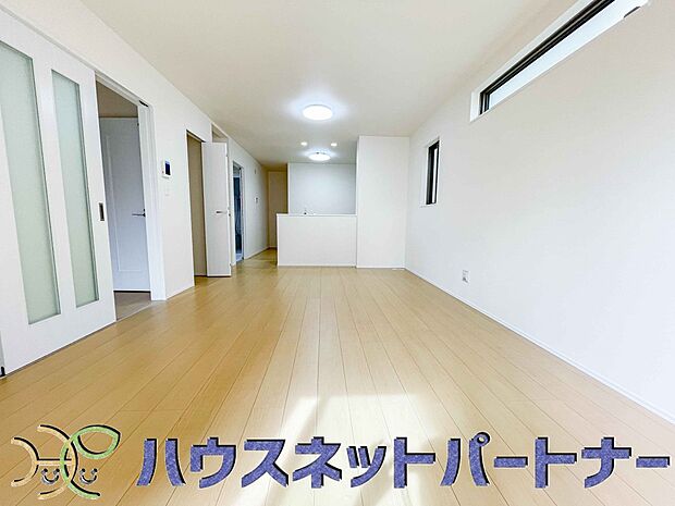インテリアショップで見掛けた「あの家具」も置ける、ゆったりとした空間。時に広さが上質な寛ぎの時間になる事も。