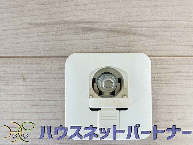 リビングに設置したガス栓。暖房器具や鍋パーティーに活躍します。