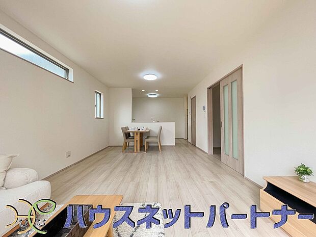 明るく開放的なダイニング。家族とのコミュニケーションが取りやすく、みんなの笑顔が溢れます。