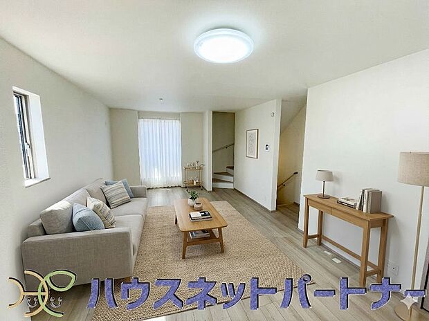 インテリアショップで見掛けた「あの家具」も置ける、ゆったりとした空間。時に広さが上質な寛ぎの時間になる事も。