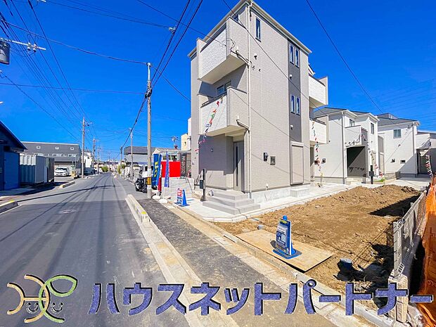 前面道路でお車を駐車するのも楽々。