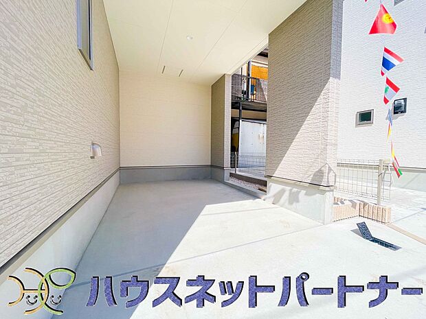 ビルトインガレージは、車がきれい。ビルトインガレージなら「野ざらし、雨ざらし、吹きさらし」になりません。汚れやいたみは減り、車の掃除もラクになります。