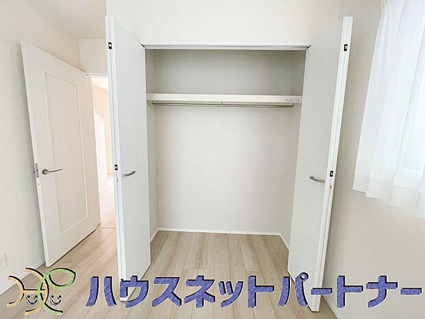各部屋を最大限に広く使って頂ける様、全居住スペースに収納付。プライベートルームはゆったりと快適に。