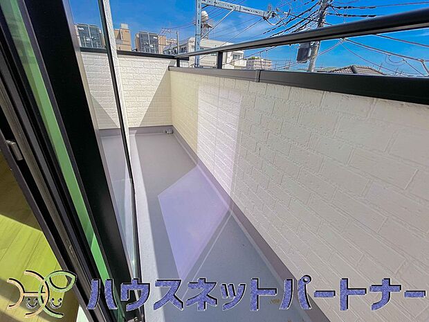 洗濯物を干したり、布団を干したり、ゴミを一時保管したり…