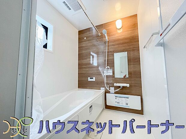 冬場にはヒヤッとしないように暖房機能、梅雨の時期には乾燥等、機能的で清潔感溢れる浴室。快適・清潔な空間で心も体もオフになる時間を楽しむことが可能です。