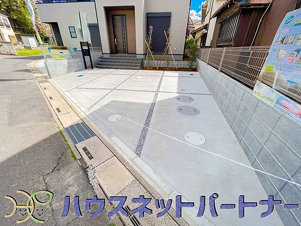 通勤や家族の送迎など、毎日の生活にマイカーが欠かせない方にとって駐車場は大事な条件。敷地内にカースペースがあれば、お出かけやお買い物の際の搬入出もらくらくです。