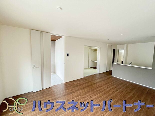お料理できたらカウンターから手渡しができます。家族で会話をしながらお料理を楽しく。
