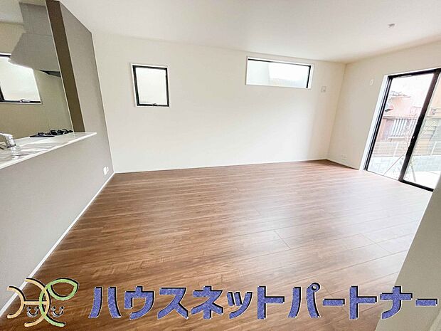 お料理できたらカウンターから手渡しができます。家族で会話をしながらお料理を楽しく。