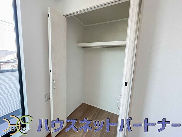 家族の小物って意外と増えていくので、収納が多いと助かります。
