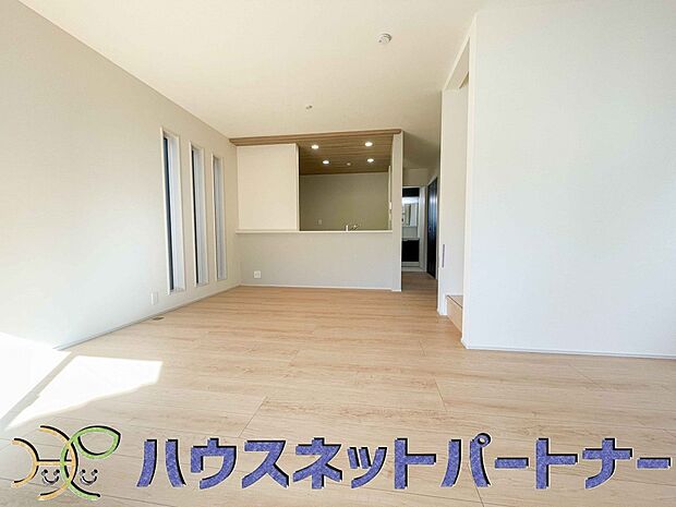 明るく開放的なダイニング。家族とのコミュニケーションが取りやすく、みんなの笑顔が溢れます。