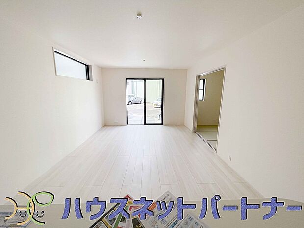 整然とした空間演出、快適な理想の暮らしの実現は家のみの拘りではなく、そこで暮らす方々にとって素敵な環境であることも挙げられると思います。四季折々の変化が奏でる鼓動を楽しんで下さい。