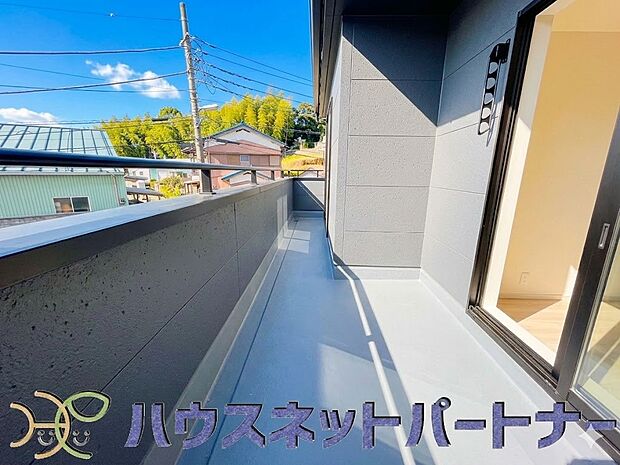 洗濯物を干したり、布団を干したり、ゴミを一時保管したり…　
