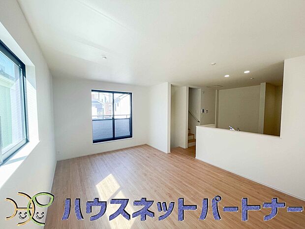 陽だまりのある光彩豊かなリビングは、何よりも快適で心休まる時間を過ごせます。
