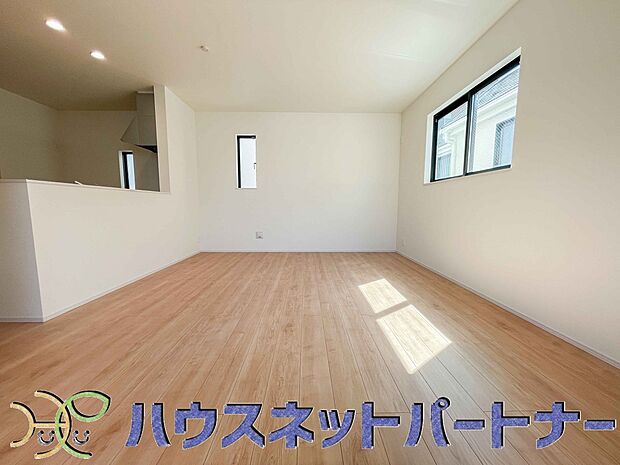 お料理できたらカウンターから手渡しができます。家族で会話をしながらお料理を楽しく。