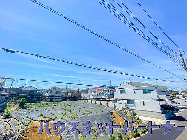 周辺は高い建物が無く、解放感が感じられます。