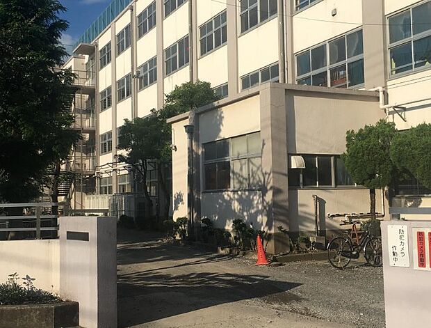 周辺環境-中学校(300m)足立区立六月中学校