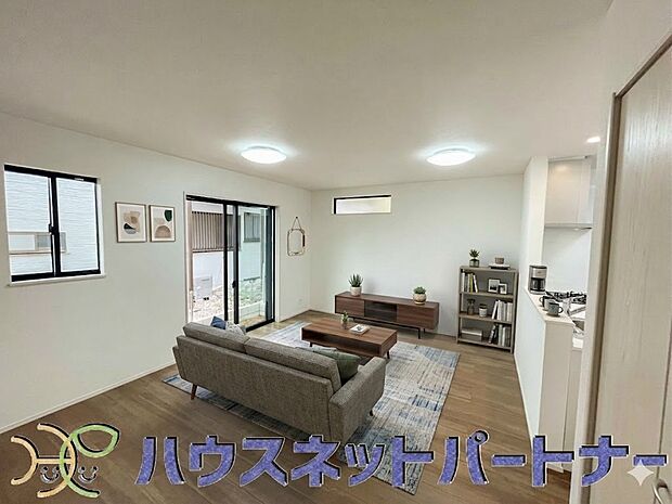 整然とした空間演出、快適な理想の暮らしの実現は家のみの拘りではなく、そこで暮らす方々にとって素敵な環境であることも挙げられると思います。四季折々の変化が奏でる鼓動を楽しんで下さい。（家具はイメージです