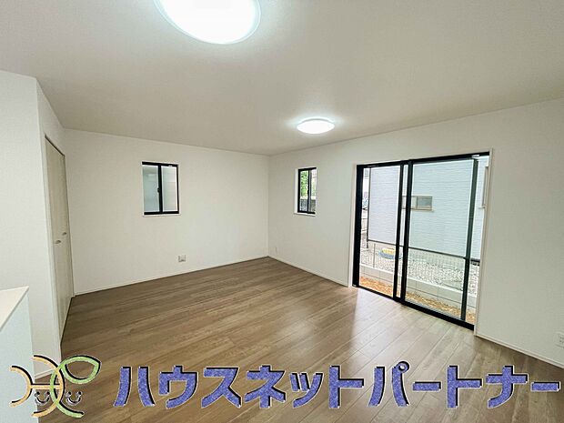 陽だまりのある光彩豊かなリビングは、何よりも快適で心休まる時間を過ごせます。