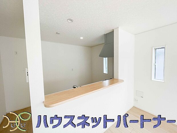 カウンターがあると配膳が楽なことがメリットの一つ。後片付けをするときも、ダイニングテーブルからあまり動かずに流し台へ運ぶことができるので便利です♪