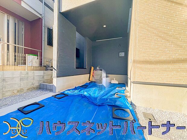 ビルトインガレージは、車がきれい。ビルトインガレージなら「野ざらし、雨ざらし、吹きさらし」になりません。汚れやいたみは減り、車の掃除もラクになります。