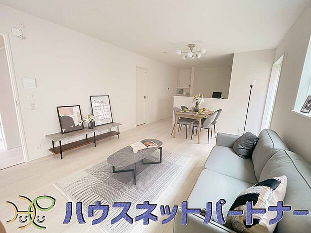 陽だまりのある光彩豊かなリビングは、何よりも快適で心休まる時間を過ごせます。