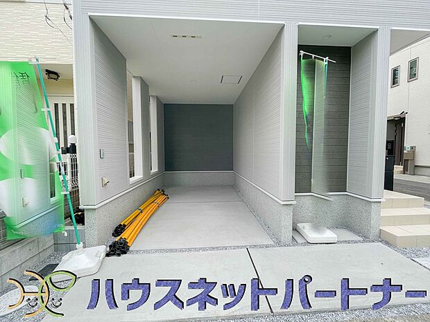 ビルトインガレージは、雨に濡れない。激しい雨の日に買い物から帰ってきたときなど、荷物も自分も濡れずに家の中に入れることは、奥さまにとってもうれしいはず。