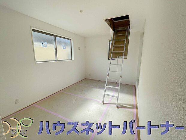 秘密基地のように遊べるロフトはお子様がワクワクする空間